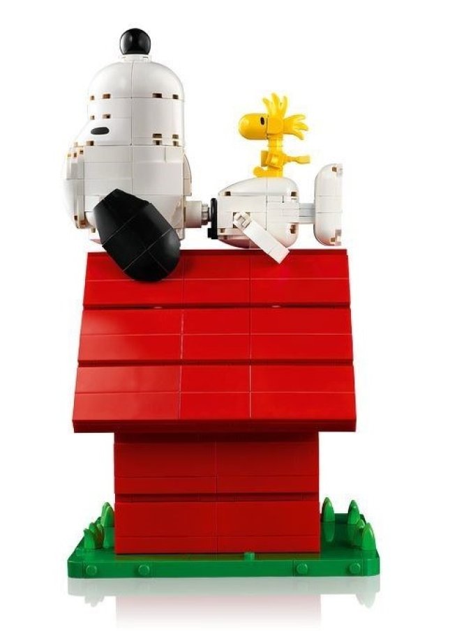 21368 Lego Ideas – Peanuts: Snoopyho bouda